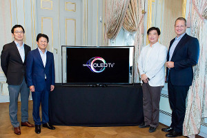 Samsung KE555S9C: Premiere des Curved OLED Fernsehers